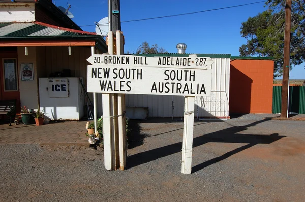 Austrália sinal de estrada fronteira estadual — Fotografia de Stock