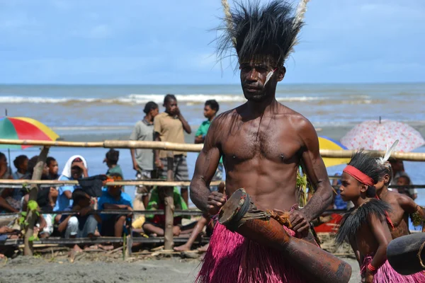 Geleneksel dans maske Festivali papua Yeni Gine — Stok fotoğraf