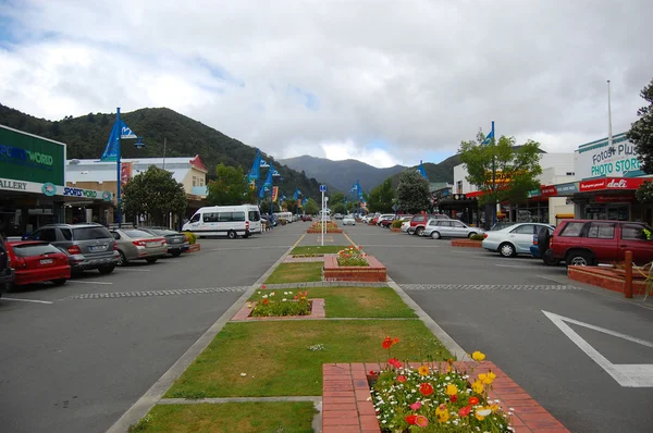 Flores en ciudad calle — Foto de Stock