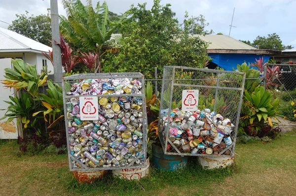 Cajas de estaciones de reciclaje de latas metálicas — Foto de Stock