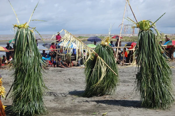 Traditionele tribale dans op masker festival — Stockfoto