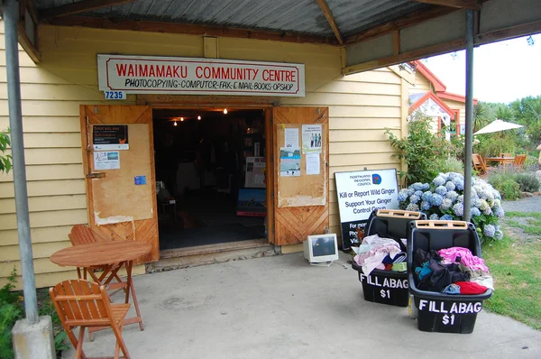 Tienda de segunda mano en el centro comunitario — Foto de Stock