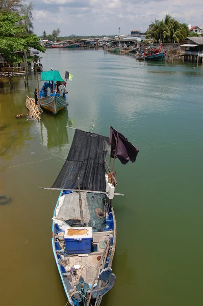 Boote am Fluss — Stockfoto