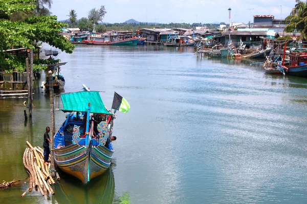 Bateaux à la rivière — Photo