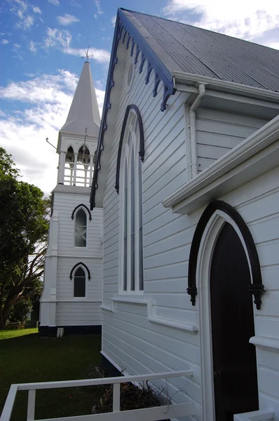 Κτήριο εκκλησιών λευκή ξυλεία — Φωτογραφία Αρχείου