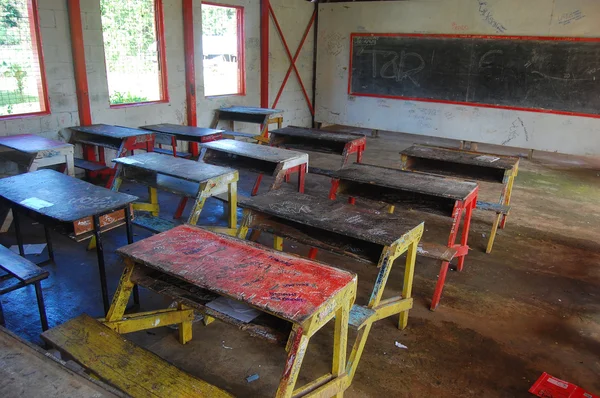 Bureaux scolaires à l'école primaire de classe Photos De Stock Libres De Droits