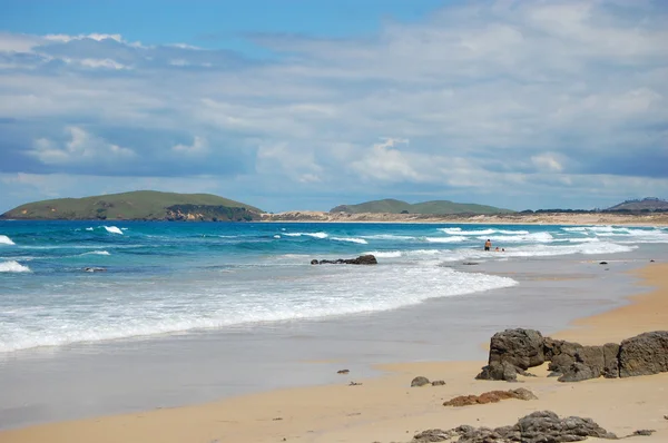 Strand mit Steinen — Stockfoto