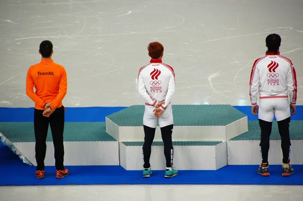 Short-trek speed skating flower ceremony at XXII Winter Olympic — Stock Photo, Image