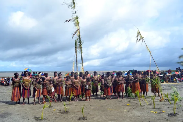Danza tribale tradizionale al festival della maschera — Foto Stock