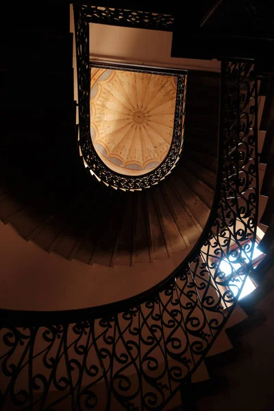 Looking Low Angle Abstract View Old Dark Stairway Staircase Run — Stock Photo, Image