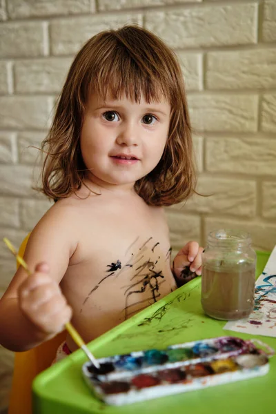 Little Girl Body Painting Herself Watercolor Paints Having Fun Creative — 图库照片