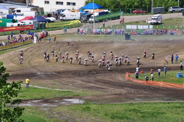 Campeonato de Rusia de Motocross entre motocicletas y vehículos todo terreno — Foto de Stock