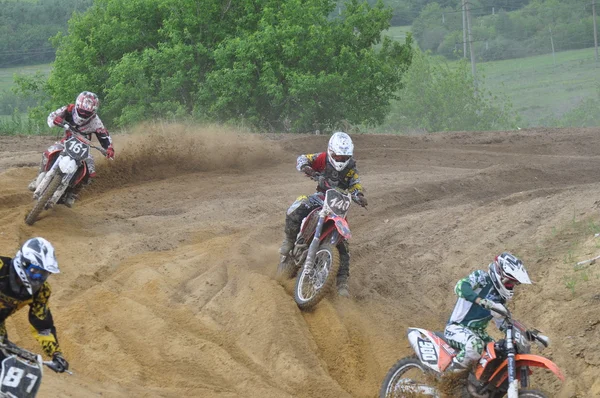 Campeonato ruso de ataque trofeo entre los vehículos todo terreno y motocicletas —  Fotos de Stock