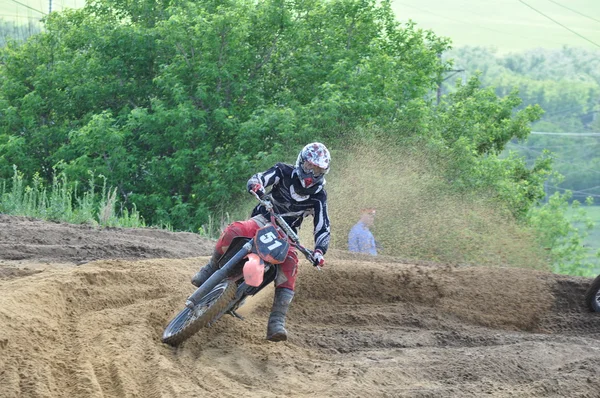 Campeonato de Rusia de Motocross entre motocicletas y vehículos todo terreno — Foto de Stock