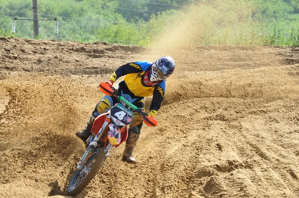 Campeonato ruso de ataque trofeo entre los vehículos todo terreno y motocicletas —  Fotos de Stock