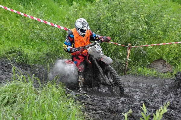 Campeonato de Rusia de Motocross entre motocicletas y vehículos todo terreno —  Fotos de Stock