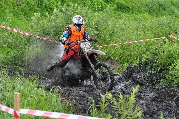 Ρωσικό πρωτάθλημα τρόπαιο επιδρομή μεταξύ atvs και μοτοσικλέτες — Φωτογραφία Αρχείου