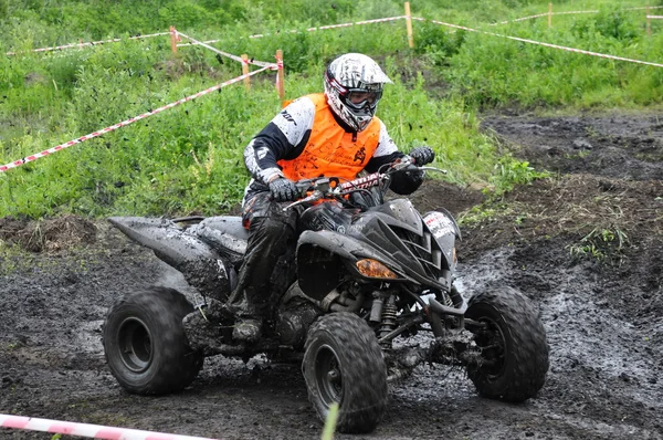 Najazd trofeum Mistrzostw Rosji wśród quady i motocykle — Zdjęcie stockowe