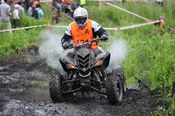 Campeonato ruso de ataque trofeo entre los vehículos todo terreno y motocicletas —  Fotos de Stock