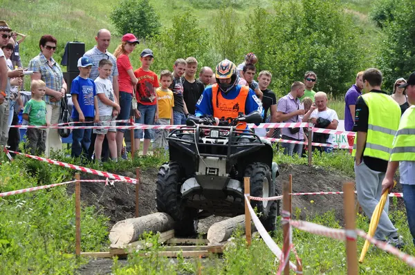 Najazd trofeum Mistrzostw Rosji wśród quady i motocykle — Zdjęcie stockowe