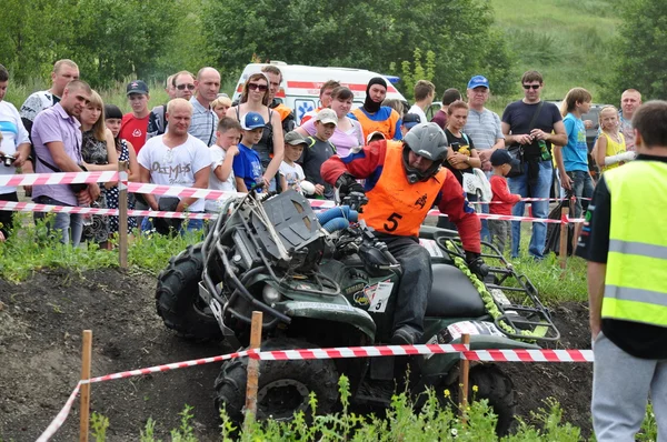 Campeonato ruso de ataque trofeo entre los vehículos todo terreno y motocicletas —  Fotos de Stock