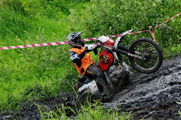 Campeonato ruso de ataque trofeo entre los vehículos todo terreno y motocicletas —  Fotos de Stock