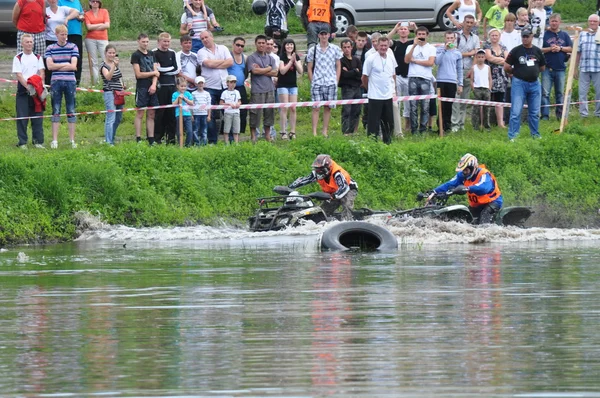 Campeonato ruso de ataque trofeo entre los vehículos todo terreno y motocicletas —  Fotos de Stock