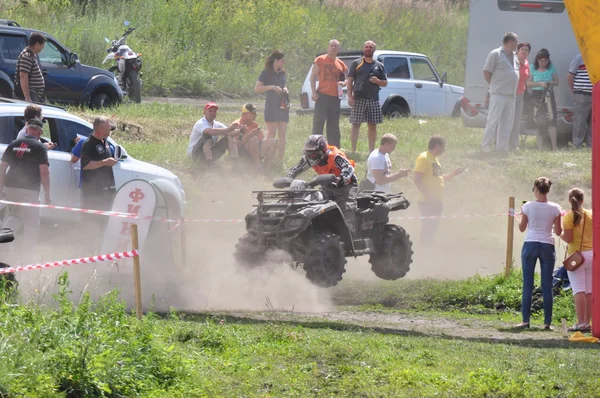Ρωσικό πρωτάθλημα τρόπαιο επιδρομή μεταξύ atvs και μοτοσικλέτες — Φωτογραφία Αρχείου