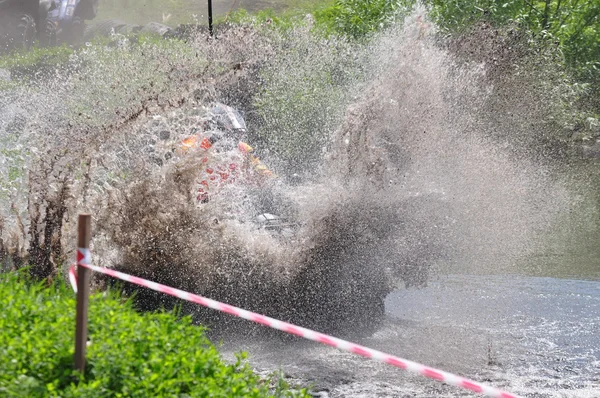 Campeonato ruso de ataque trofeo entre los vehículos todo terreno y motocicletas —  Fotos de Stock