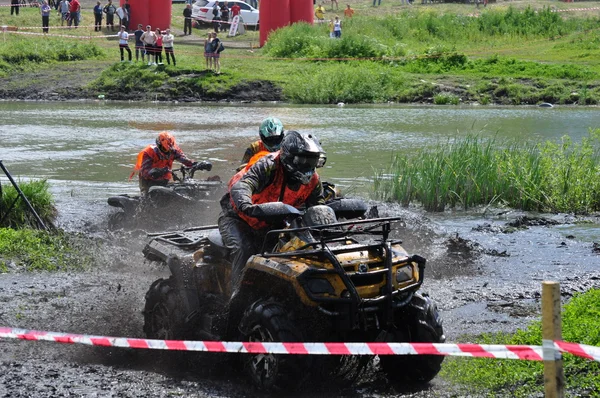 Rusga troféu campeonato russo entre ATVs e motocicletas — Fotografia de Stock