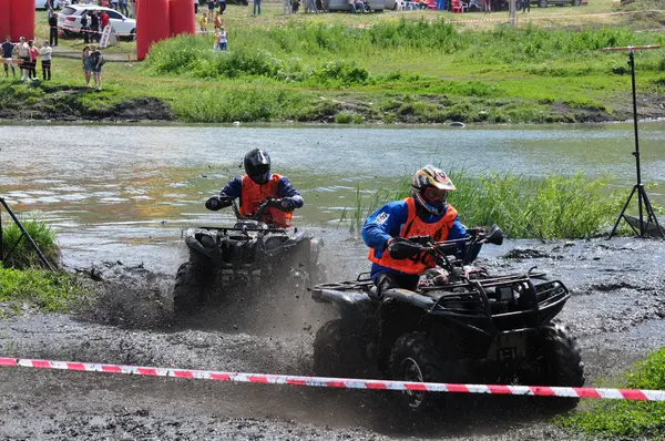 Rusga troféu campeonato russo entre ATVs e motocicletas — Fotografia de Stock