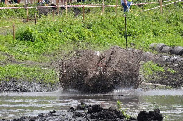 Campeonato ruso de ataque trofeo entre los vehículos todo terreno y motocicletas —  Fotos de Stock