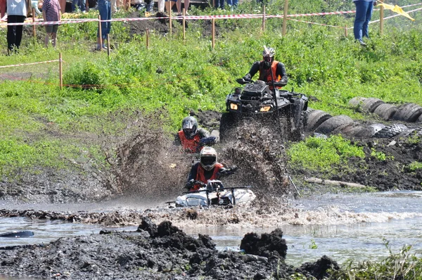 Rusga troféu campeonato russo entre ATVs e motocicletas — Fotografia de Stock