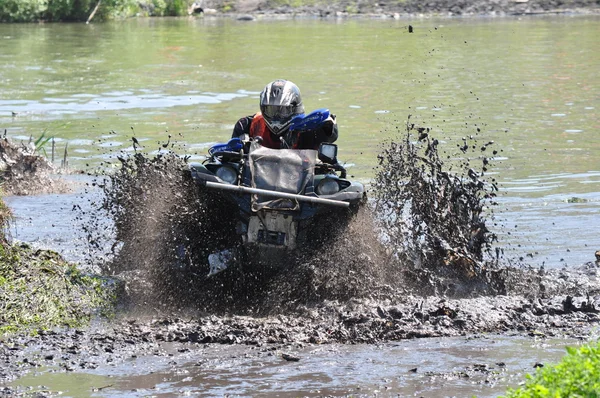 Rusga troféu campeonato russo entre ATVs e motocicletas — Fotografia de Stock