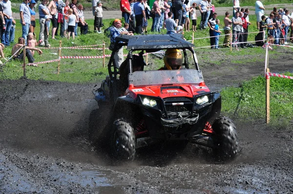 Campeonato ruso de ataque trofeo entre los vehículos todo terreno y motocicletas —  Fotos de Stock