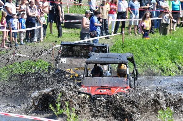 Campeonato ruso de ataque trofeo entre los vehículos todo terreno y motocicletas —  Fotos de Stock