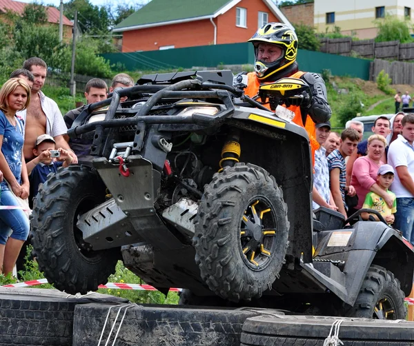 Orosz bajnoki trófea raid között terepjárók, motorkerékpárok — Stock Fotó