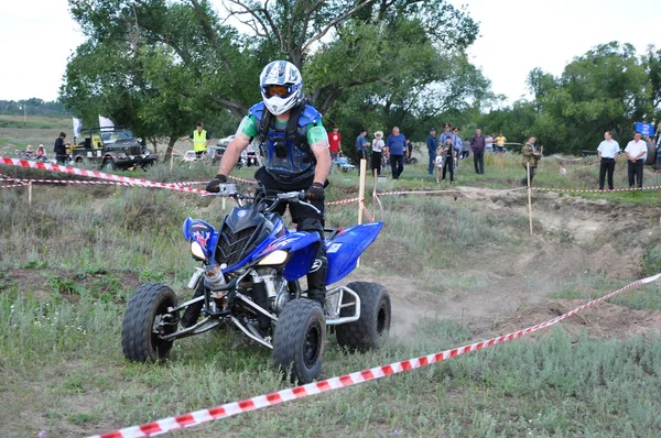 ロシア チャンピオン リーグ トロフィー raid suv、atvs、オートバイの間で — ストック写真