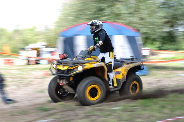 Rusga troféu campeonato russo entre SUVs, ATVs e motocicletas — Fotografia de Stock