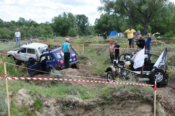 Olycka på ryska mästerskapet trofé raid bland suvs, ATV och motorcyklar — Stockfoto