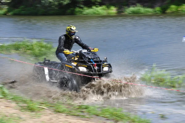 Rusga troféu campeonato russo entre SUVs, ATVs e motocicletas . — Fotografia de Stock