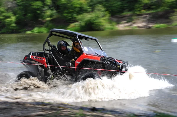 Russische kampioenschap trofee raid onder SUV's, ATV's en motorfietsen — Stockfoto