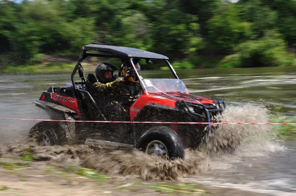 Rusga troféu campeonato russo entre SUVs, ATVs e motocicletas . — Fotografia de Stock