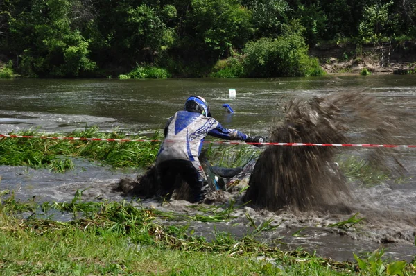 Rusga troféu campeonato russo entre SUVs, ATVs e motocicletas . — Fotografia de Stock