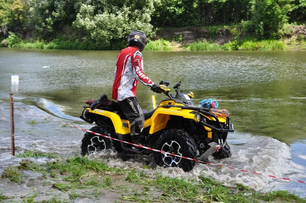 Trophée de championnat russe raid parmi les VTT et les motos — Photo