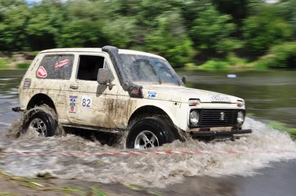 Rusga troféu campeonato russo entre SUVs, ATVs e motocicletas . — Fotografia de Stock