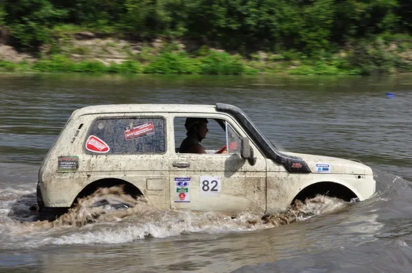 ロシア チャンピオン リーグ トロフィー raid suv、atvs、オートバイの間で. — ストック写真