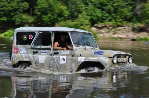 Rusga troféu campeonato russo entre SUVs, ATVs e motocicletas . — Fotografia de Stock