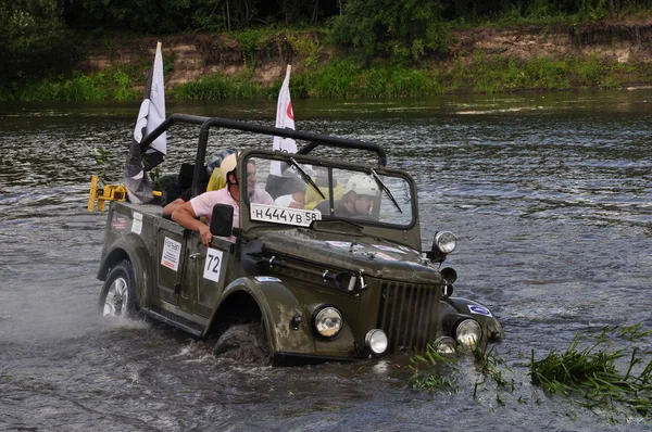 Campeonato ruso de ataque trofeo entre SUV, ATV y motocicletas . — Foto de Stock