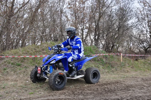 Campeonato de Rusia de Motocross entre motocicletas y vehículos todo terreno —  Fotos de Stock